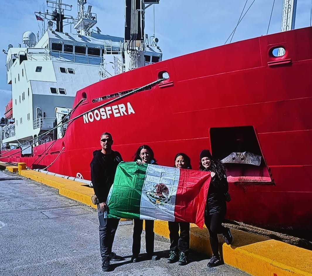 Expedición científica de la UNAM regresó del Polo Sur; analizará muestras de la Antártica