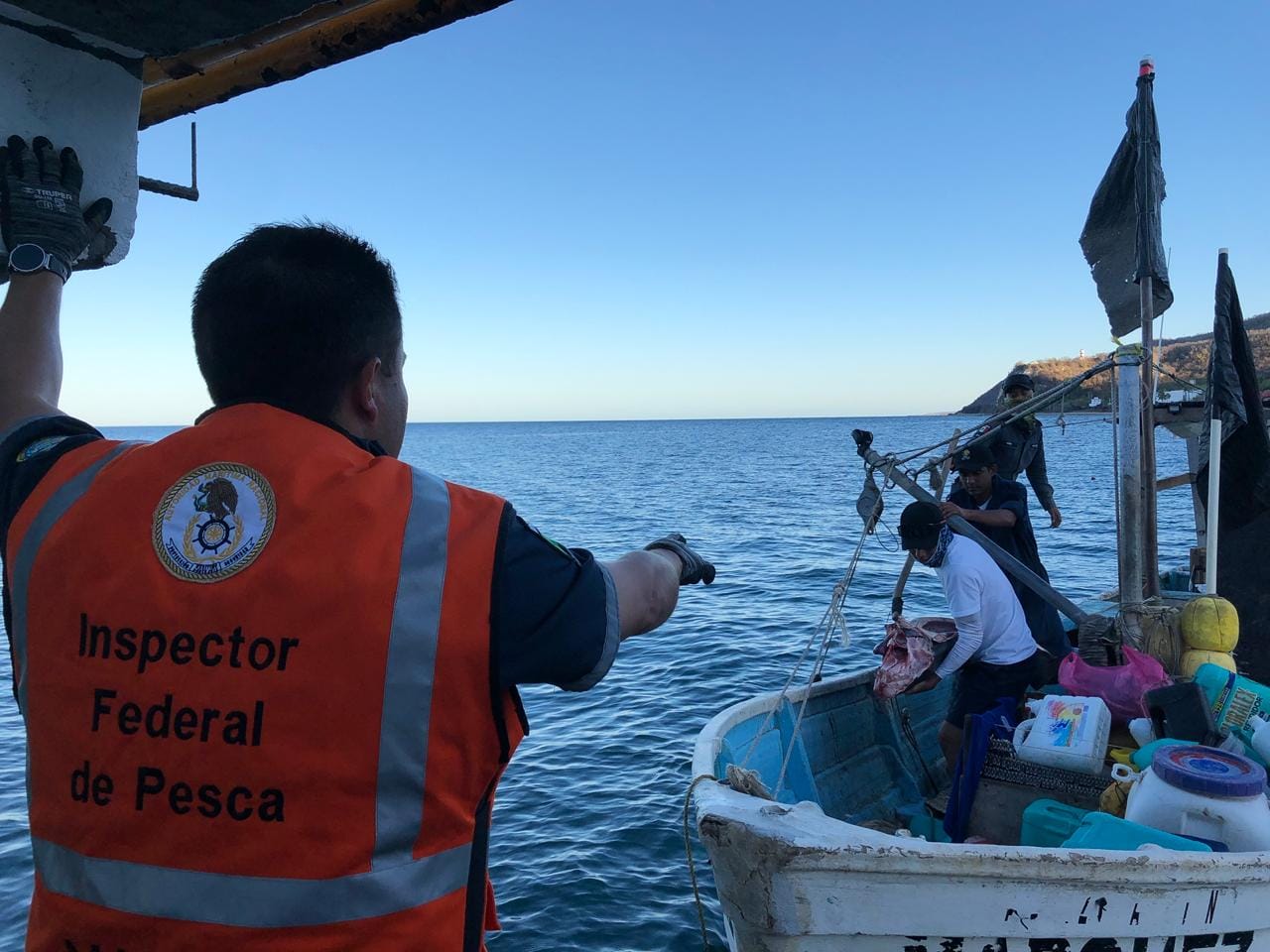 Semar y CONAPESCA, retiene a embarcación menor, dentro del Área Natural Protegida Islas Marías Isla María Madre, Nayarit.