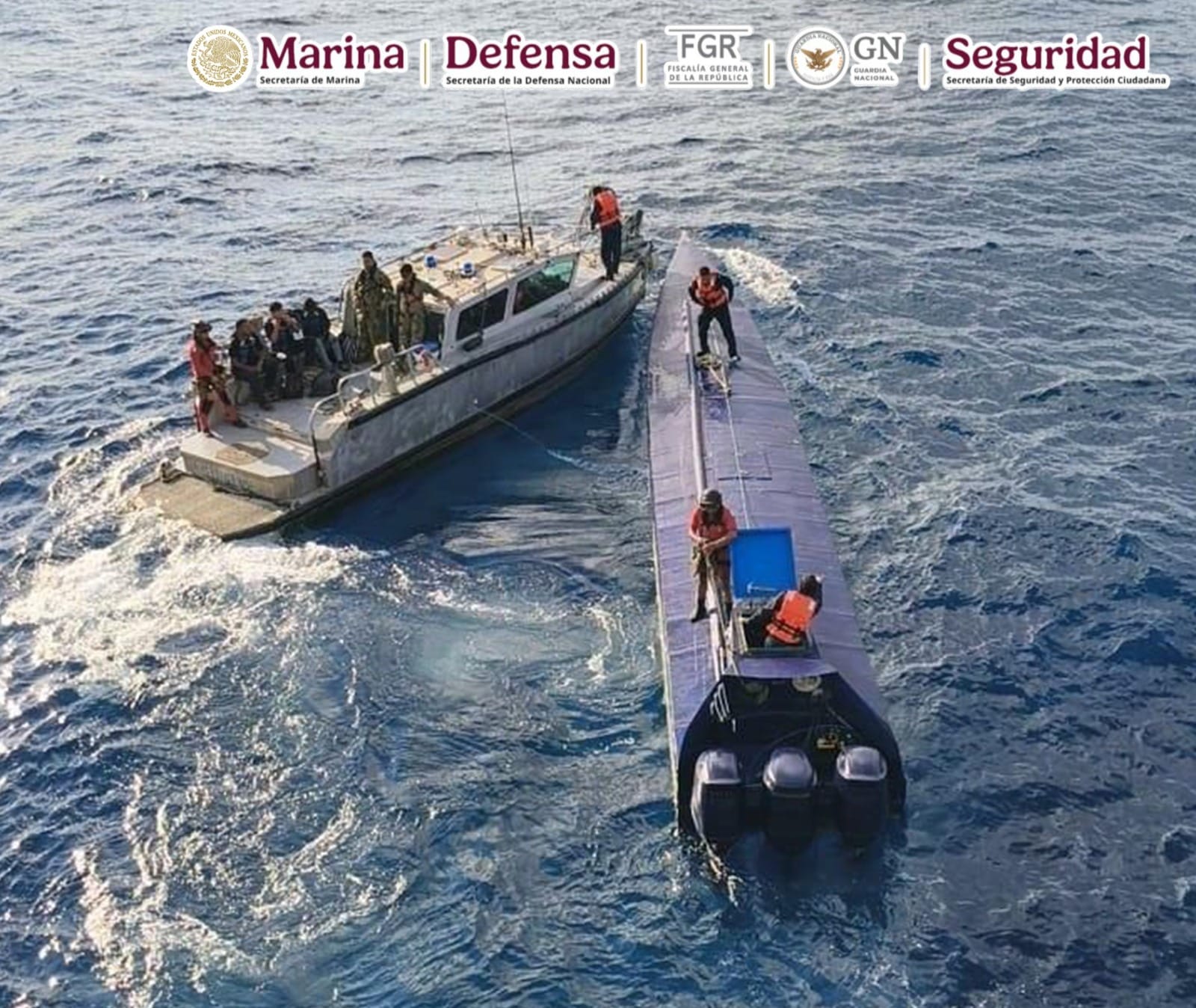 Fue asegurado un submarino con tres tripulantes y varias toneladas de cocaína en las costas de Colima