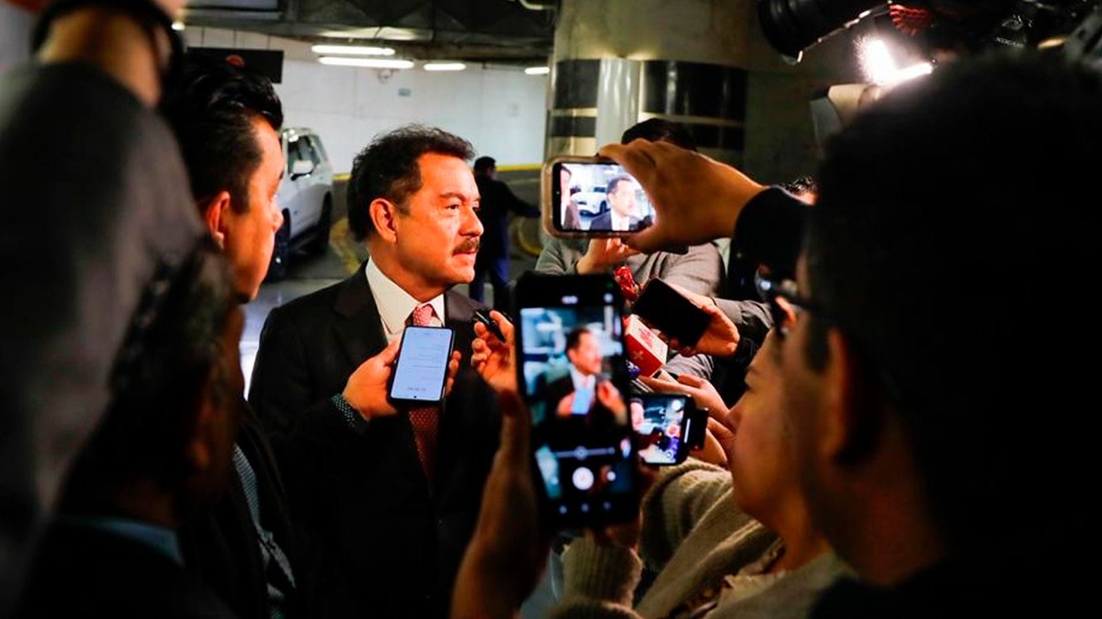 Morena llega a acuerdo con PVEM y PT para aprobar el plan B, afirma Ignacio Mier