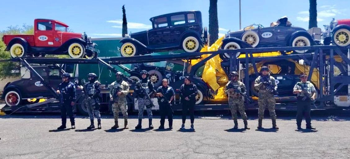 Autoridades de seguridad federales, estatales y municipales recuperan nodriza con vehículos de colección