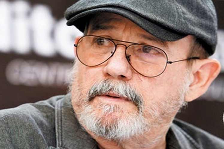 El cantante Silvio Rodríguez dijo que tomaría las armas si Estados Unidos ataca Cuba