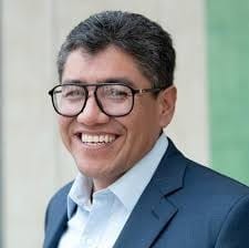 Una Historia para Compartir. La oposición, si no cambia se acaban. Por Saúl Monreal Ávila