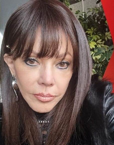 Esencia de Mujer.    ¡Marx, por favor ya lárgate!    Por Yazmin Alessandrini