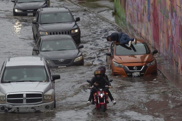 Desarrollan estudiantes del IPN medidor que alerta de riesgos por inundaciones; emite avisos vía app