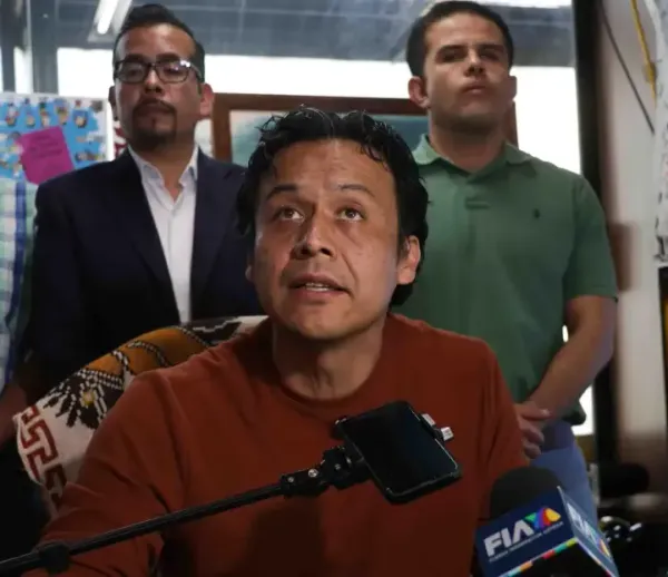 Aquí en el Congreso. Atrincherarse como jefe de porros. Por José Antonio Chávez