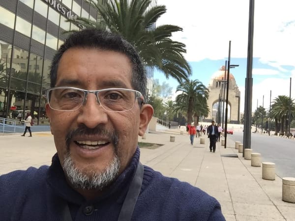 Semáforo en rojo No todo se aprende en la escuela. Pedro Díaz G.