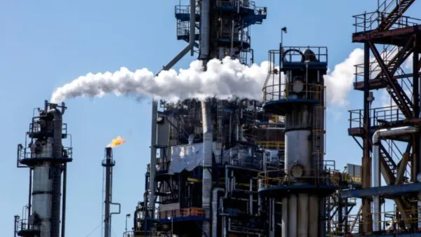 Anuncia Trump que abrirá nueva refinería en Texas