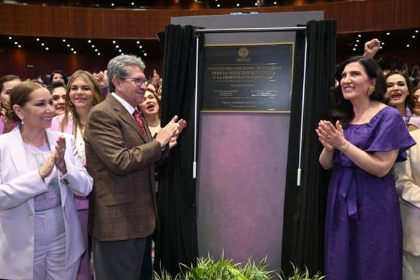 Aún existen desafíos como brechas salariales y desigualdades de género en el acceso a espacios de liderazgo, señalo Ricardo Monreal