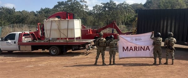 Marina y FGR aseguran inmueble utilizado para almacenamiento ilegal de hidrocarburos en Nayarit.