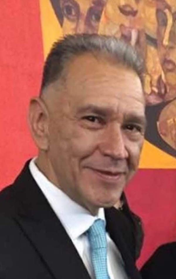 Hola Paisano.  Representación migrante, el Congreso que sigue sin escuchar a los mexicanos del exterior.  Por Daniel Lee