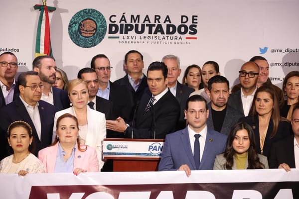 Felicita líder nacional del PAN a sus diputados por defender la democracia y las instituciones